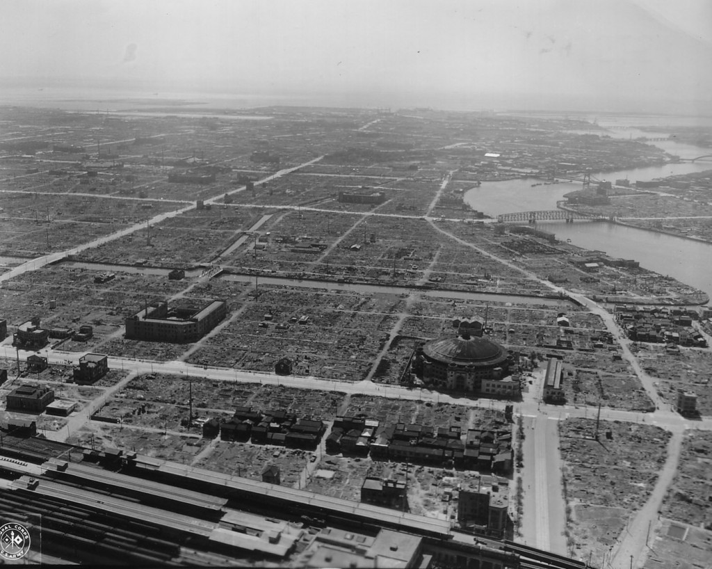 Bomb_damage_in_Tokyo